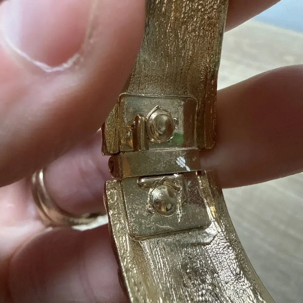 Sheffield Watch Ladies Gold Toned Beaded Cuff Band Vintage Analog Swiss Made L2